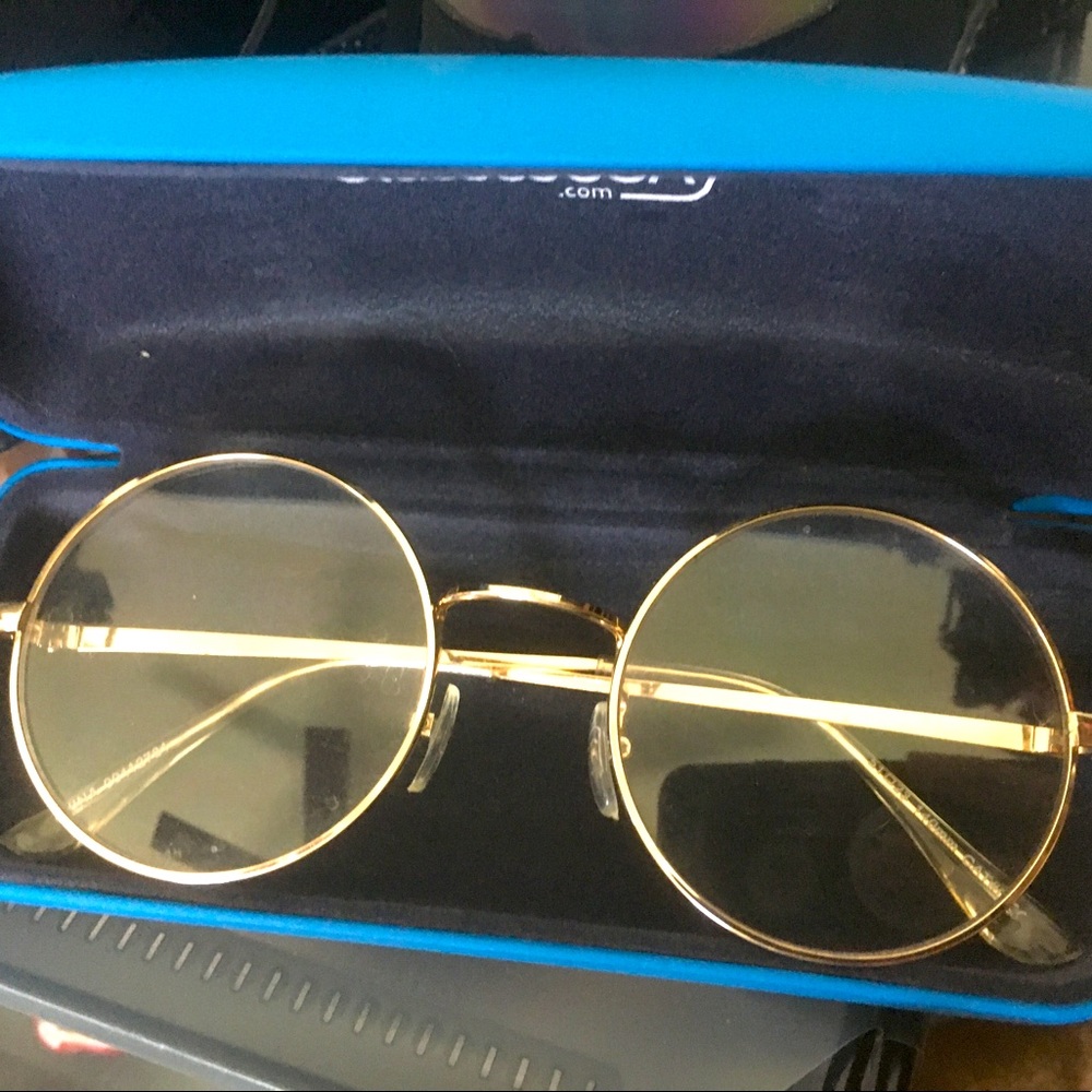 Basic groovy glasses